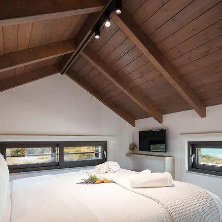 Oinolithos Luxury Villa *