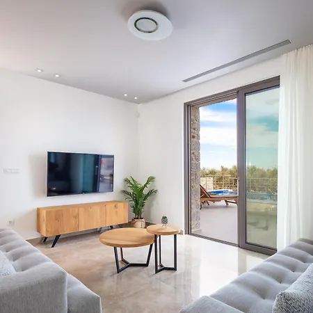 Oinolithos Luxury Willa Kalamaki