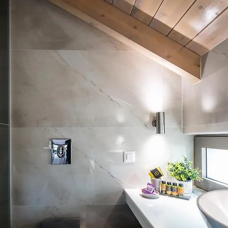 Oinolithos Luxury *